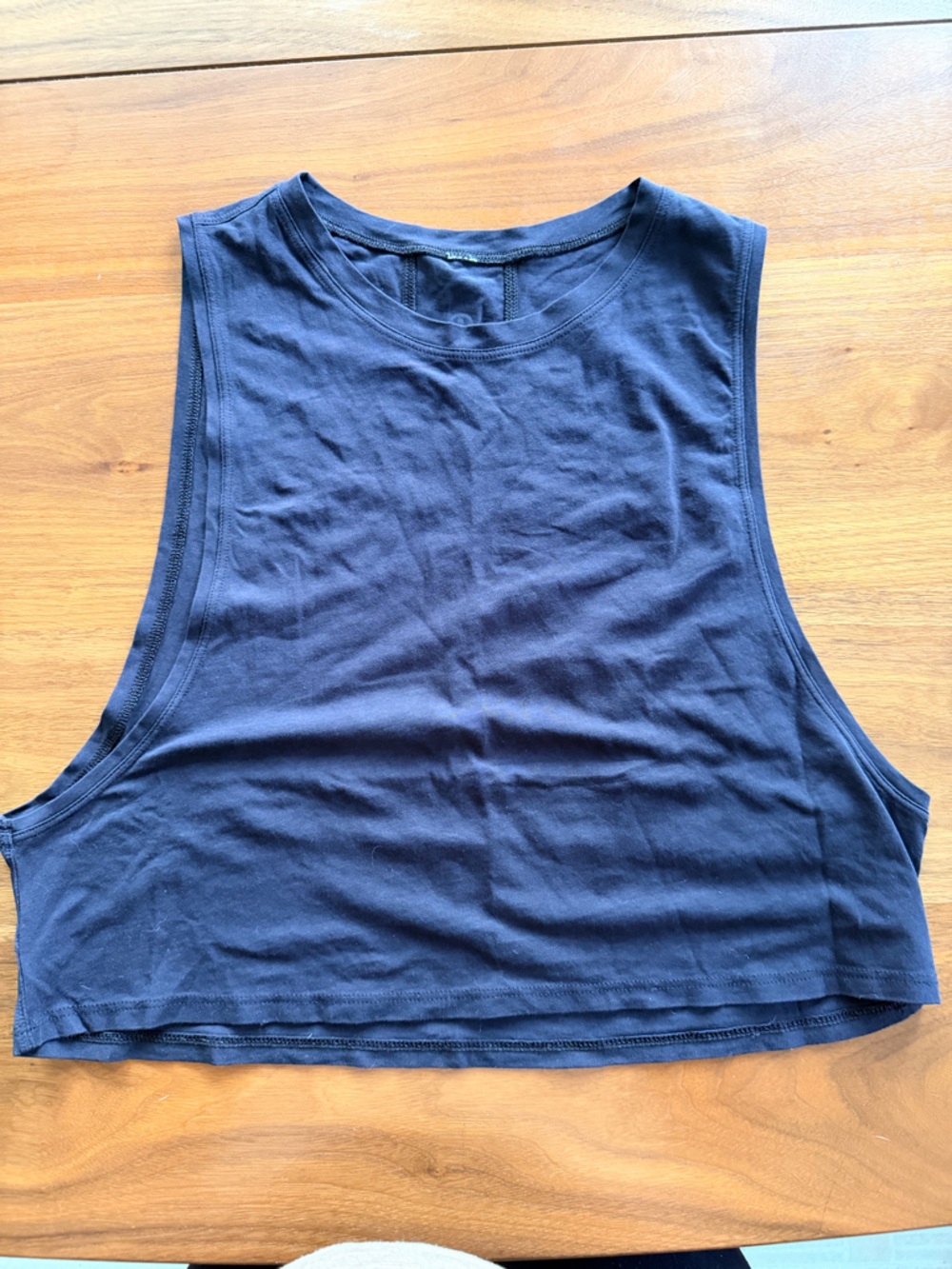 Lululemon cropped Tank Top in black, size 4